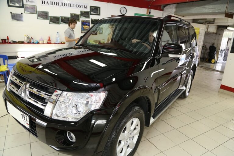 Mitsubishi Pajero 4 Черный